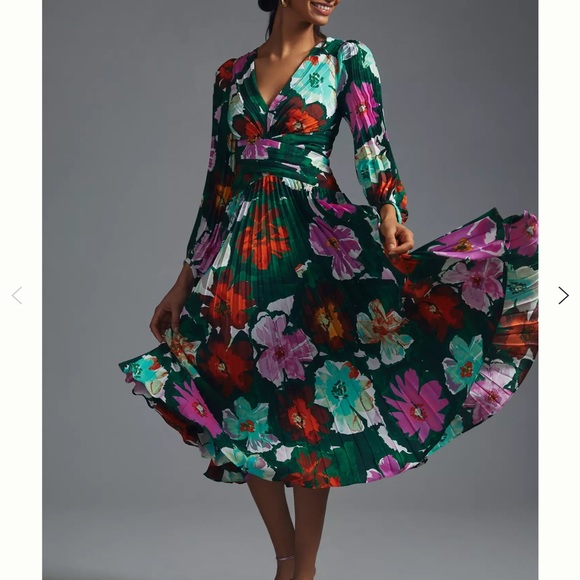 Anthropologie Pleated V-Neck Dress NWT size 6 - Picture 2 of 12